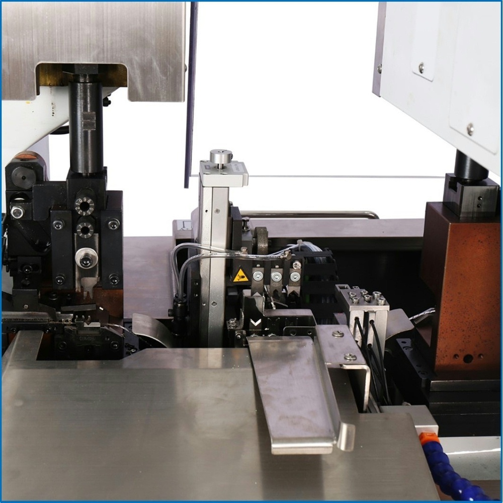 2020款全自動(dòng)雙頭端子機(jī) RZT-208A1細(xì)節(jié)圖